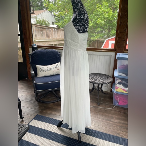 NWOT White chiffon evening gown by Ieena for Macduggal - Picture 3 of 7